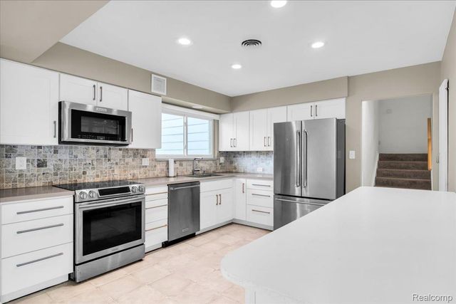 19230 Red Maple Court, Southfield, MI 48076