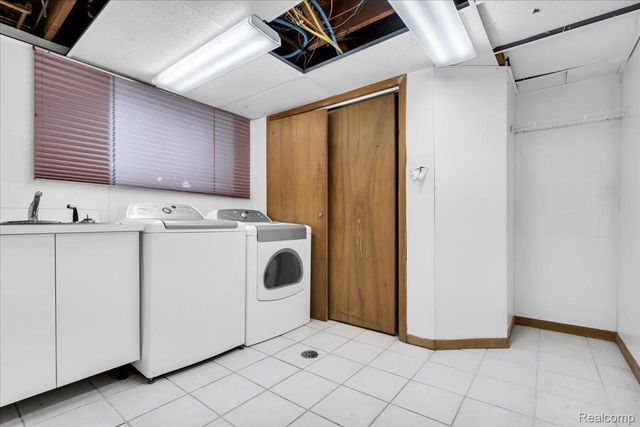 19230 Red Maple Court, Southfield, MI 48076