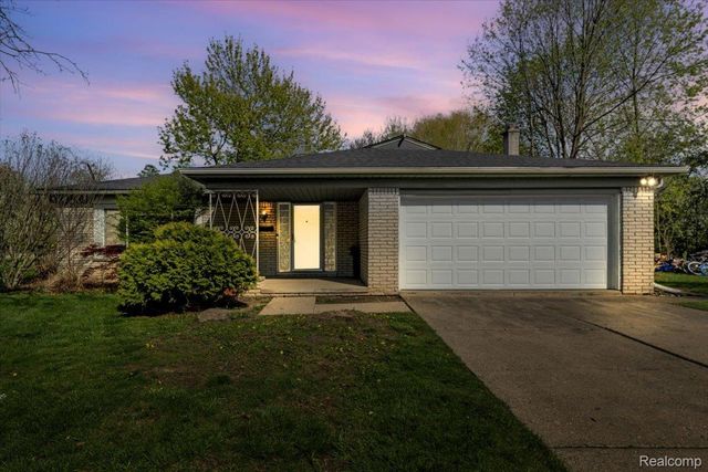 19230 Red Maple Court, Southfield, MI 48076