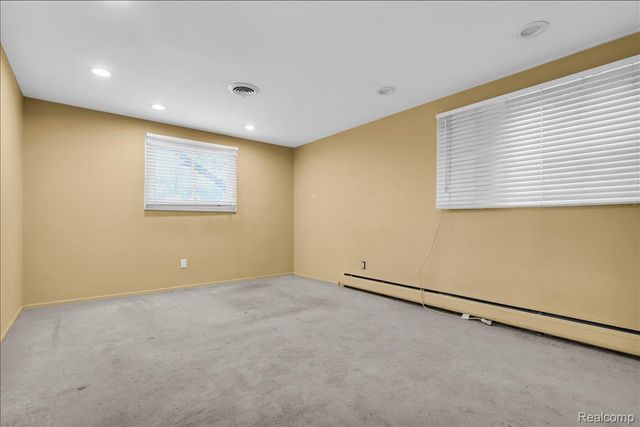19230 Red Maple Court, Southfield, MI 48076