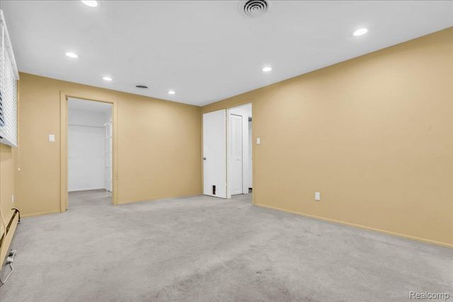 19230 Red Maple Court, Southfield, MI 48076