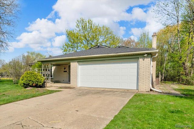 19230 Red Maple Court, Southfield, MI 48076