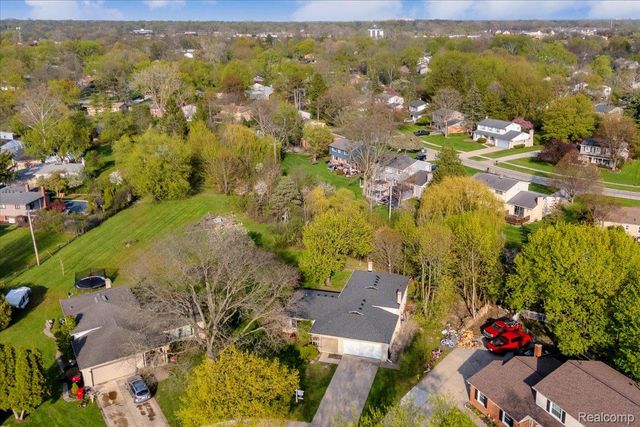 19230 Red Maple Court, Southfield, MI 48076