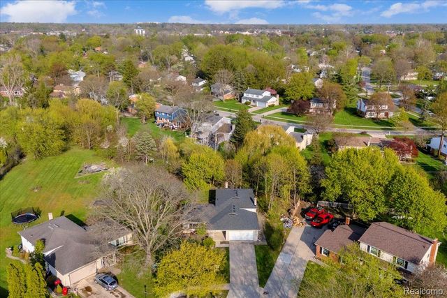 19230 Red Maple Court, Southfield, MI 48076