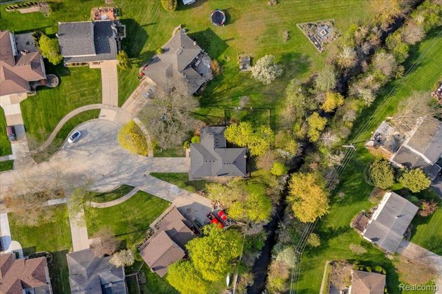 19230 Red Maple Court, Southfield, MI 48076