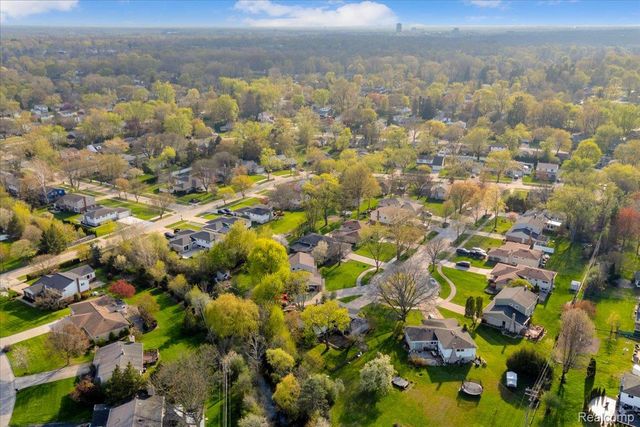 19230 Red Maple Court, Southfield, MI 48076
