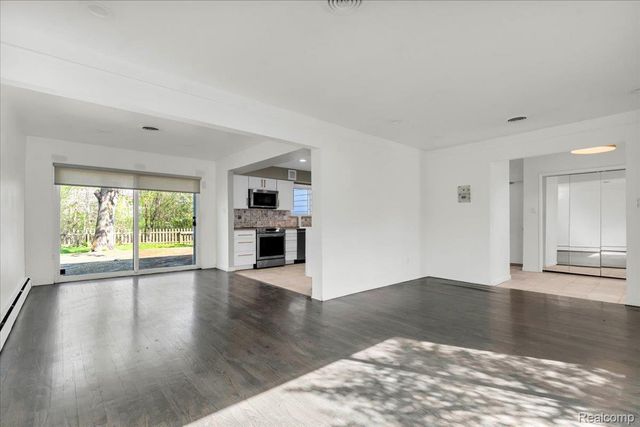 19230 Red Maple Court, Southfield, MI 48076