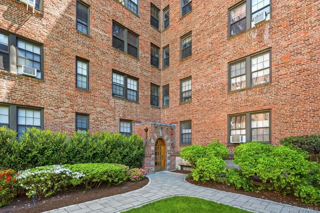 180 Garth Road 6G, Scarsdale, NY 10583