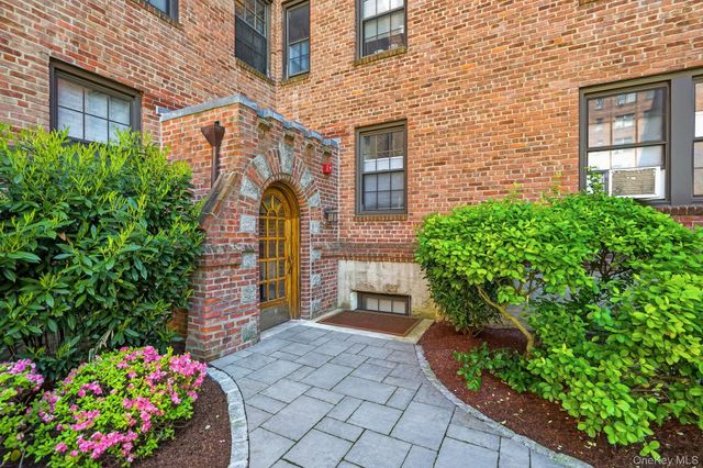 180 Garth Road 6G, Scarsdale, NY 10583
