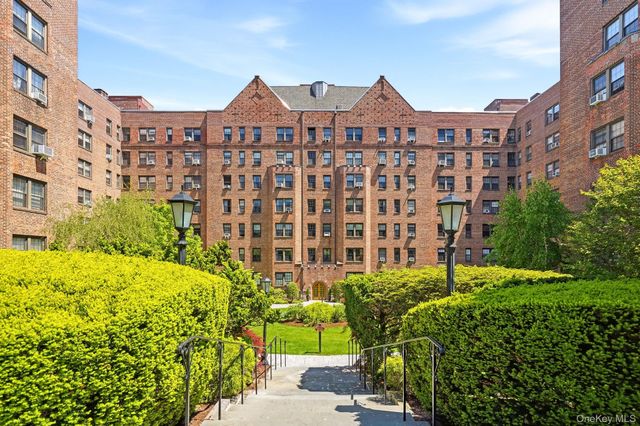 180 Garth Road 6G, Scarsdale, NY 10583