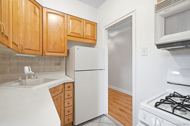 180 Garth Road 6G, Scarsdale, NY 10583