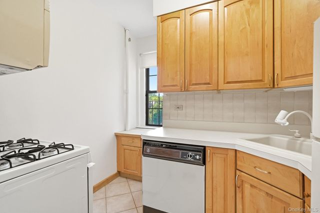 180 Garth Road 6G, Scarsdale, NY 10583