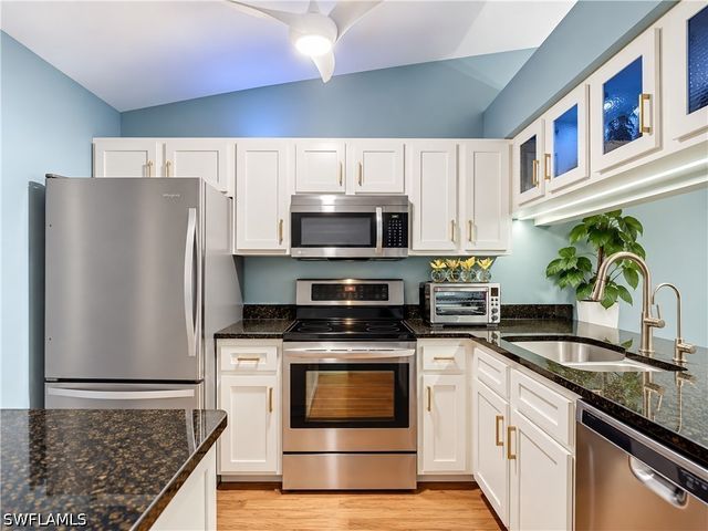 2017 Pine Isle LN, Naples, FL 34112