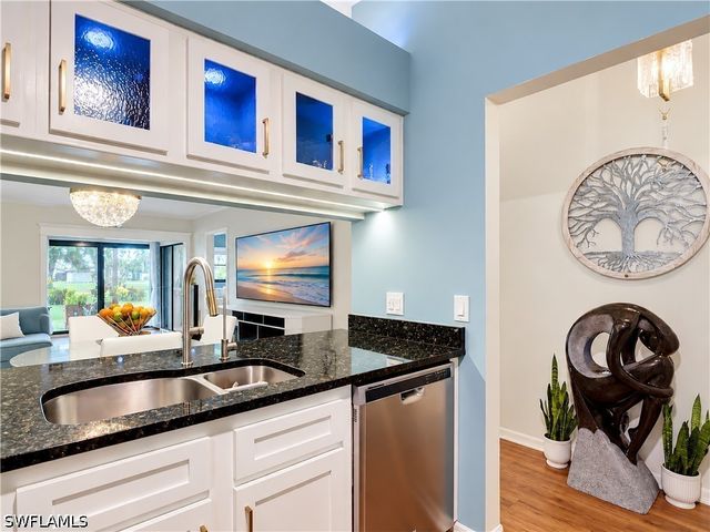 2017 Pine Isle LN, Naples, FL 34112