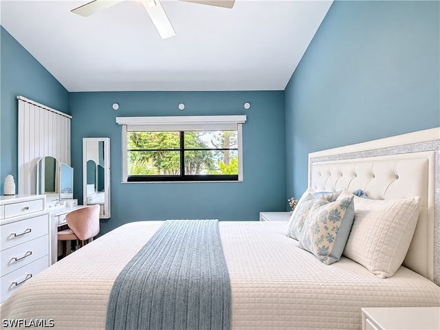 2017 Pine Isle LN, Naples, FL 34112