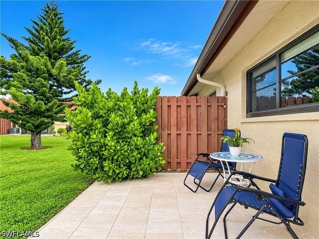 2017 Pine Isle LN, Naples, FL 34112