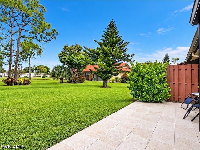 2017 Pine Isle LN, Naples, FL 34112