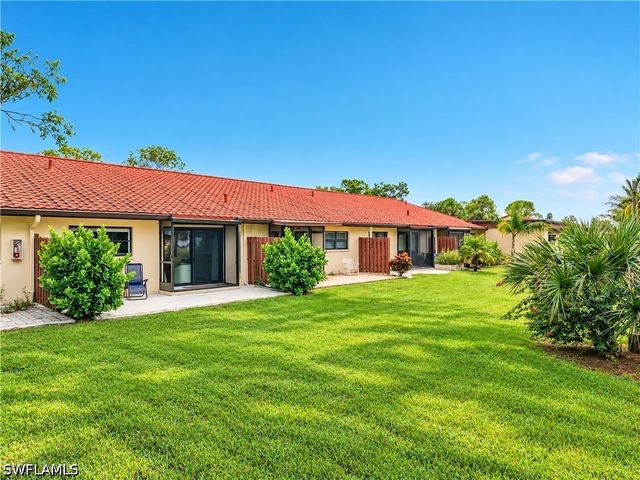 2017 Pine Isle LN, Naples, FL 34112