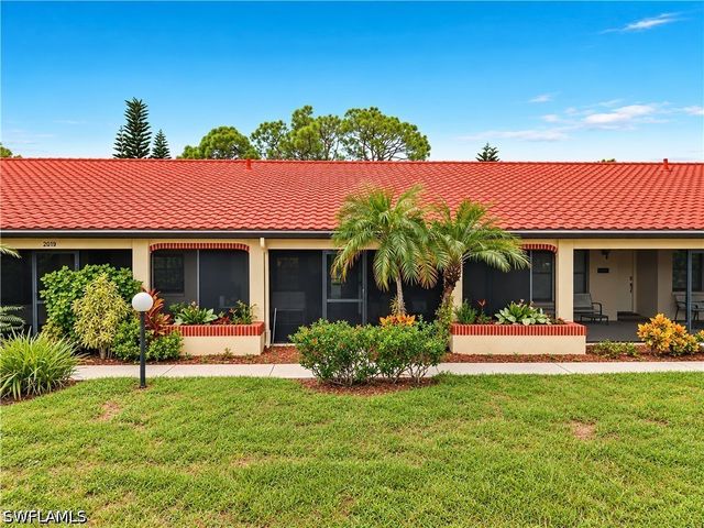 2017 Pine Isle LN, Naples, FL 34112
