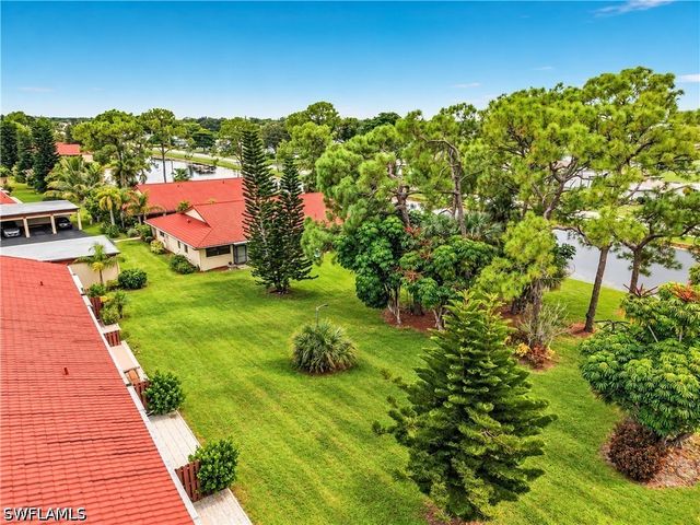 2017 Pine Isle LN, Naples, FL 34112