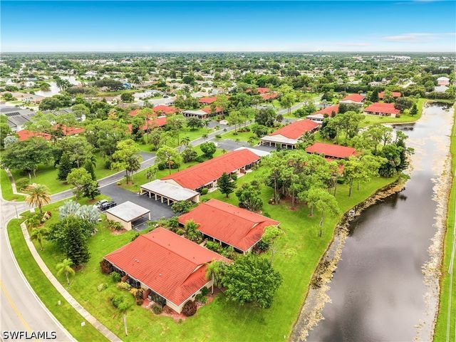 2017 Pine Isle LN, Naples, FL 34112