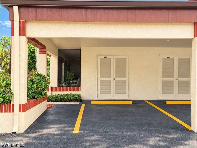 2017 Pine Isle LN, Naples, FL 34112