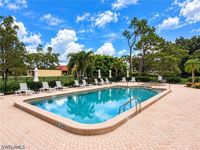 2017 Pine Isle LN, Naples, FL 34112