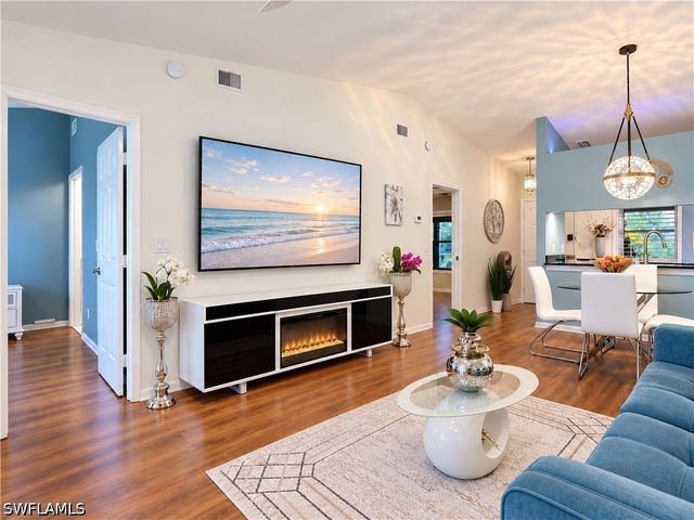 2017 Pine Isle LN, Naples, FL 34112