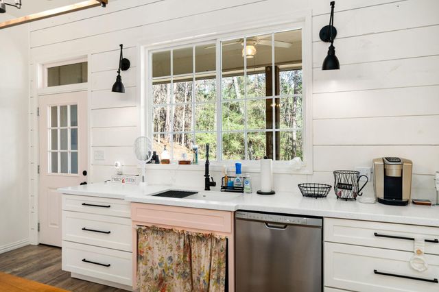 201 Sunny Hill Drive, Coldspring, TX 77331