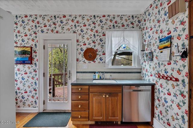 190 N Lake Avenue, Brunswick, NY 12180