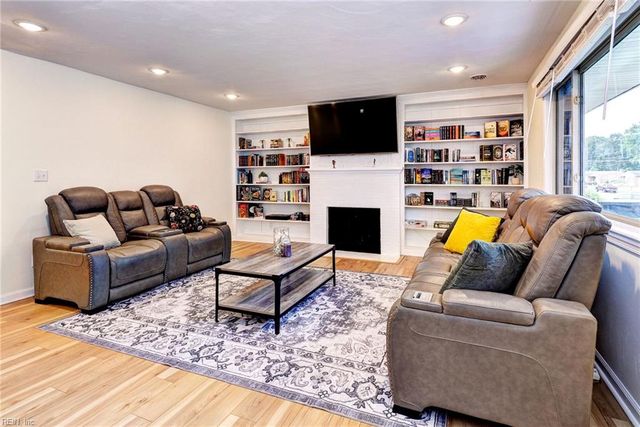 107 Ward DR, Hampton, VA 23669