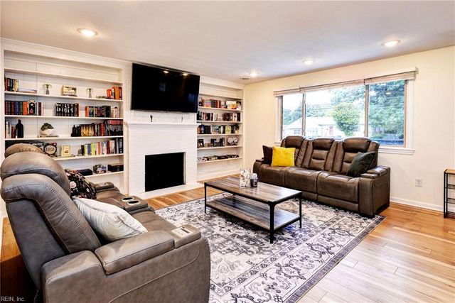 107 Ward DR, Hampton, VA 23669