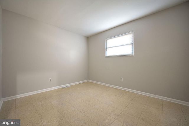 33 SPRUANCE RD, Dover, DE 19901