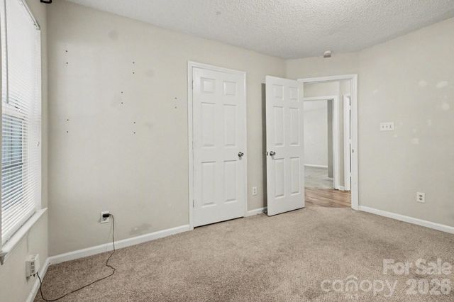 5513 Southminster Lane, Charlotte, NC 28216