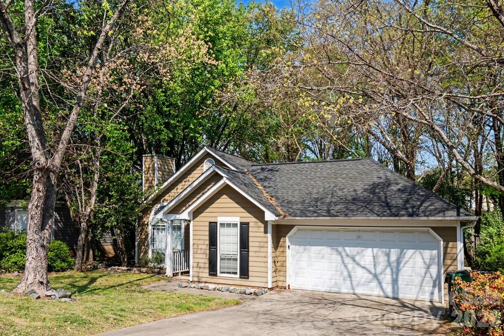 5513 Southminster Lane, Charlotte, NC 28216