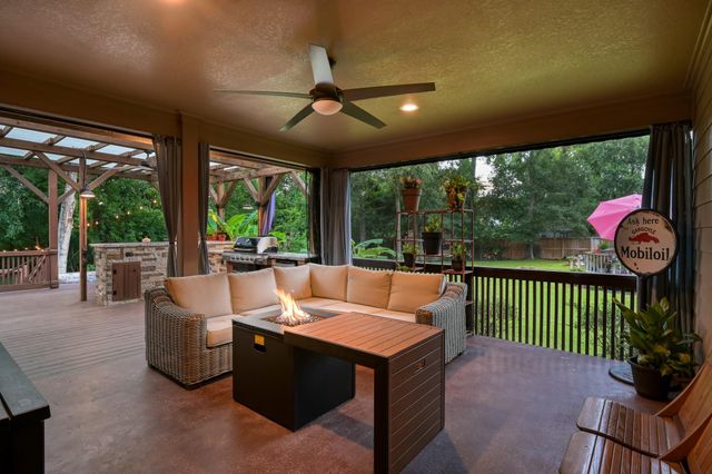 15022 Constellation Circle W, Willis, TX 77318