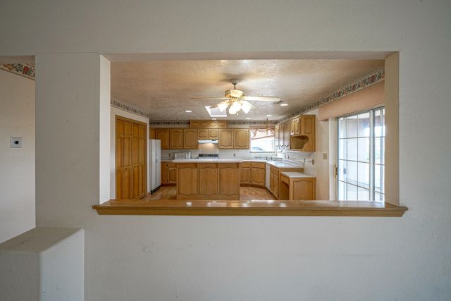 244 DINKLE Road, Edgewood, NM 87015