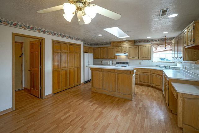 244 DINKLE Road, Edgewood, NM 87015
