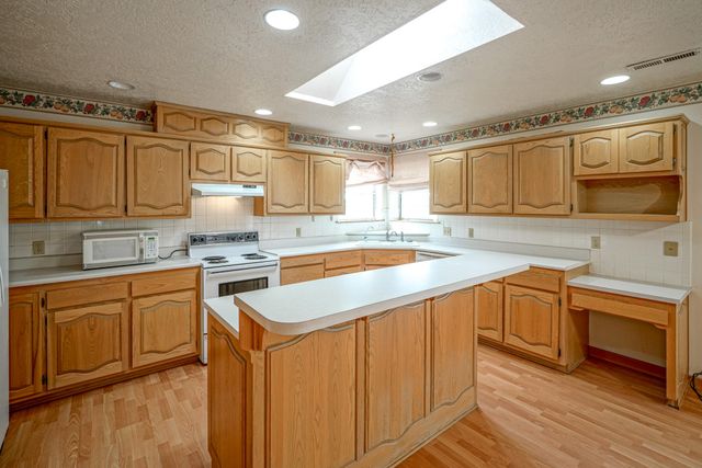 244 DINKLE Road, Edgewood, NM 87015