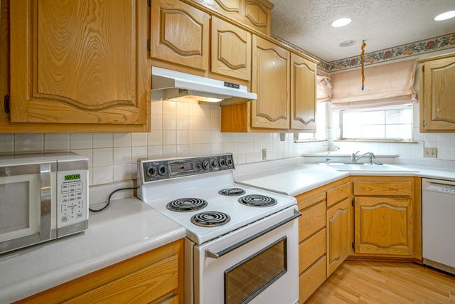 244 DINKLE Road, Edgewood, NM 87015