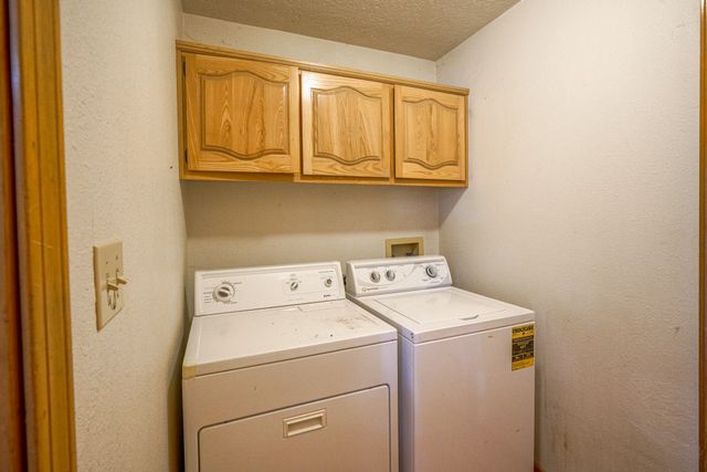 244 DINKLE Road, Edgewood, NM 87015