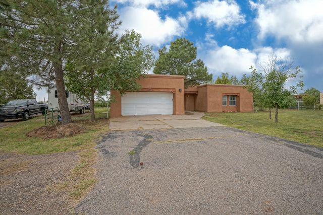 244 DINKLE Road, Edgewood, NM 87015