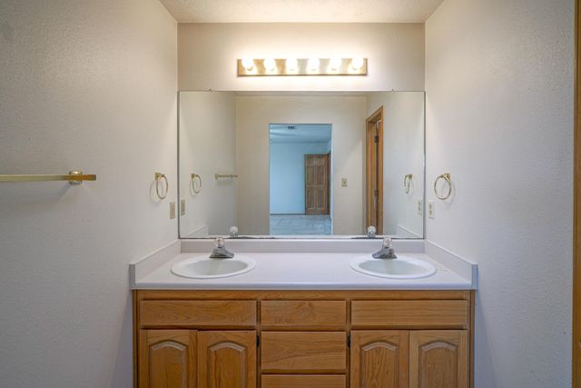 244 DINKLE Road, Edgewood, NM 87015