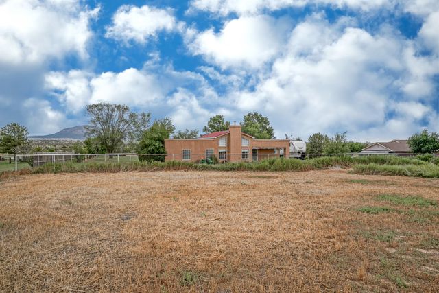 244 DINKLE Road, Edgewood, NM 87015