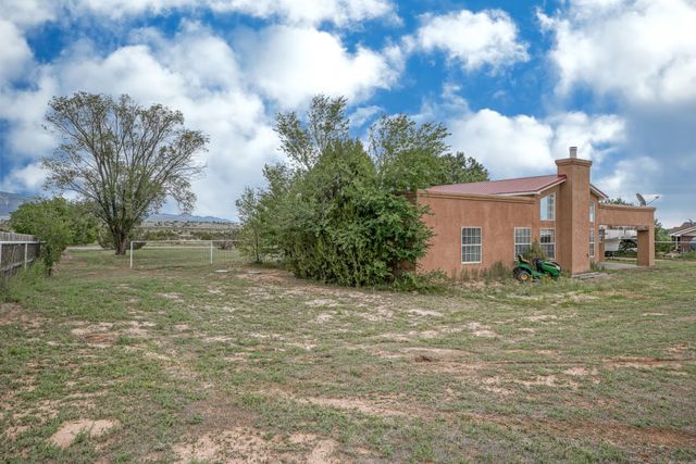 244 DINKLE Road, Edgewood, NM 87015