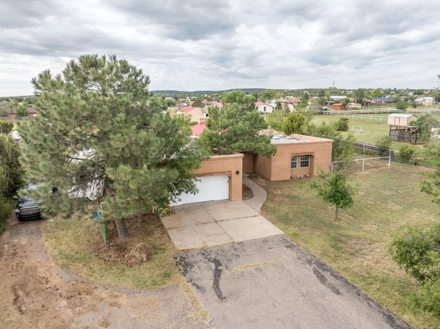 244 DINKLE Road, Edgewood, NM 87015