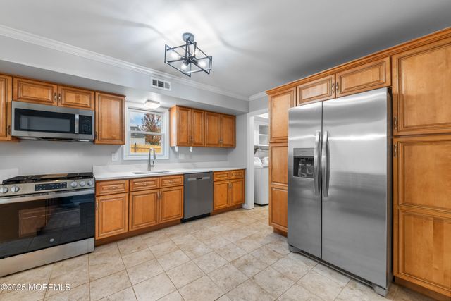 155 Zwolak Court, South Plainfield, NJ 07080