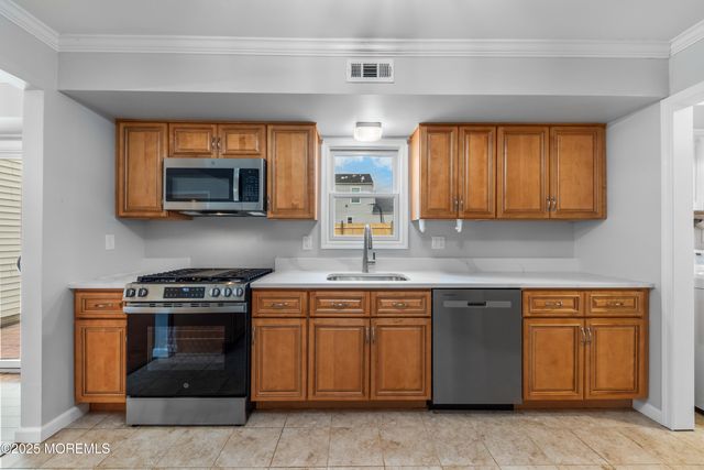 155 Zwolak Court, South Plainfield, NJ 07080