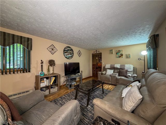 724 Indiana Avenue, Mcdonald, OH 44437