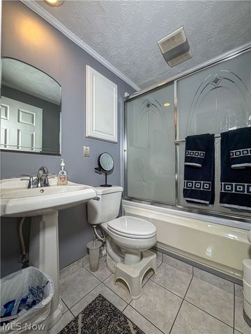 724 Indiana Avenue, Mcdonald, OH 44437